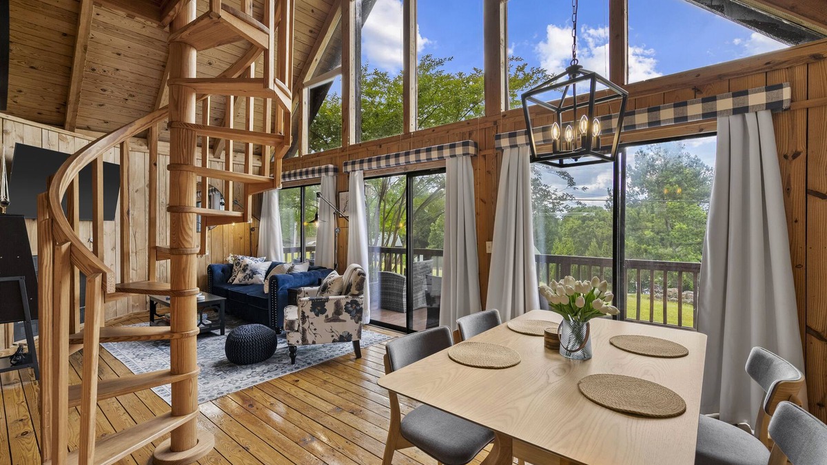 Six Mile Cabin | Beautiful cabin retreat at Lake Keowee. Central to Clemson, Seneca, and Salem