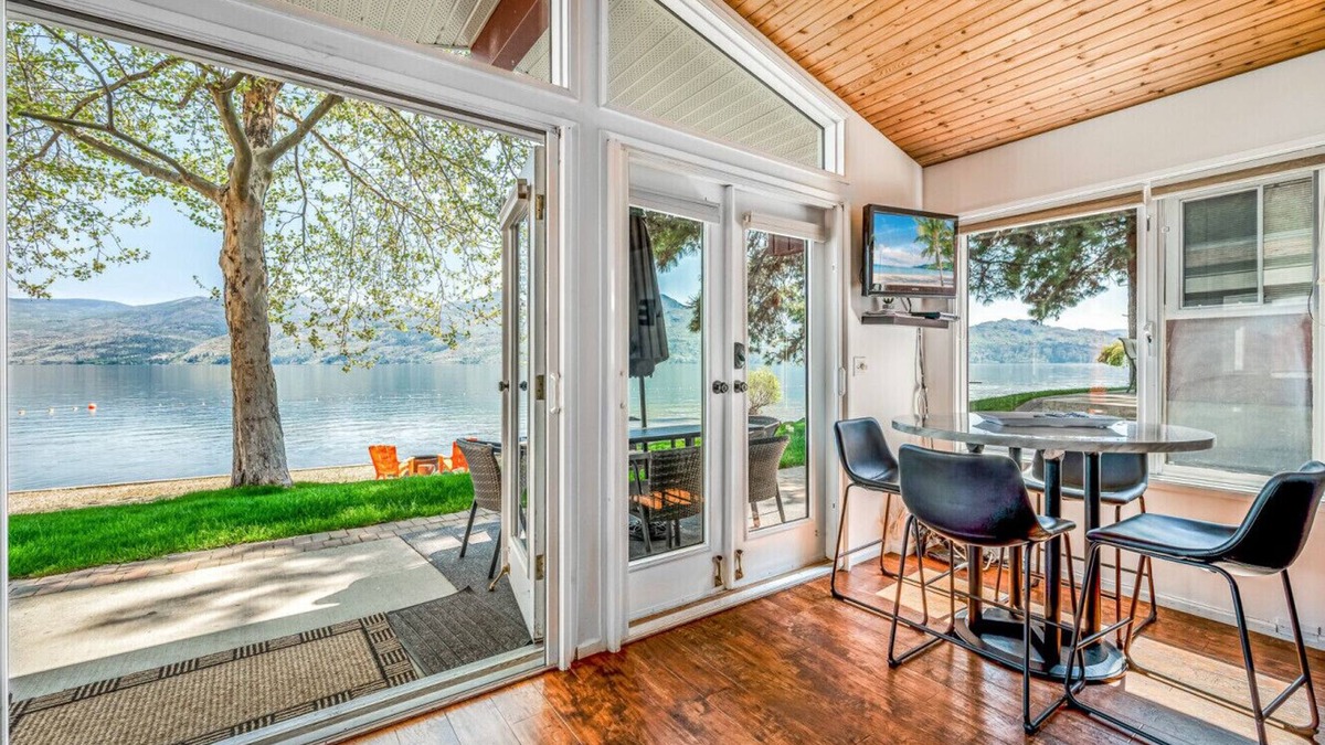 Central Okanagan Cabin | Beautiful Cabin Right next to Lake Okanagan #5