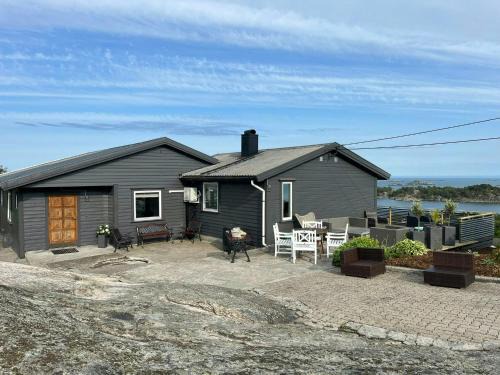 Sogne House | Beautiful Cabin With Ocean View In Lyngmyr