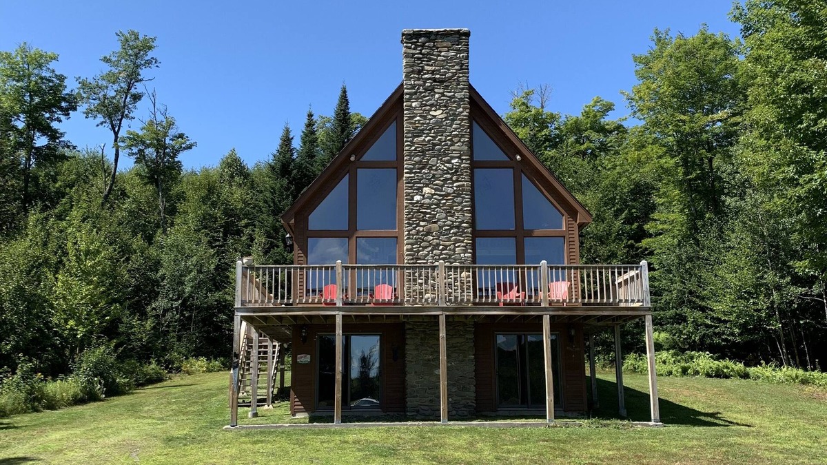 Pittsburg House | Beautiful Camp with 5 bedrooms, 3 bathrooms and direct trail access