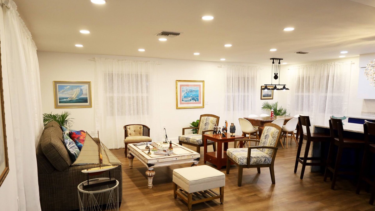 Valencia Villa | Beautiful Captains villa at historic Rockledge neighborhood