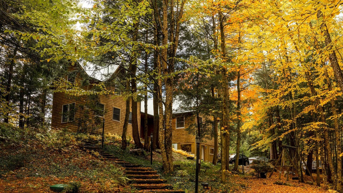 Jay Ski Chalet | Beautiful Cedar Chalet Overlooking Jay Branch