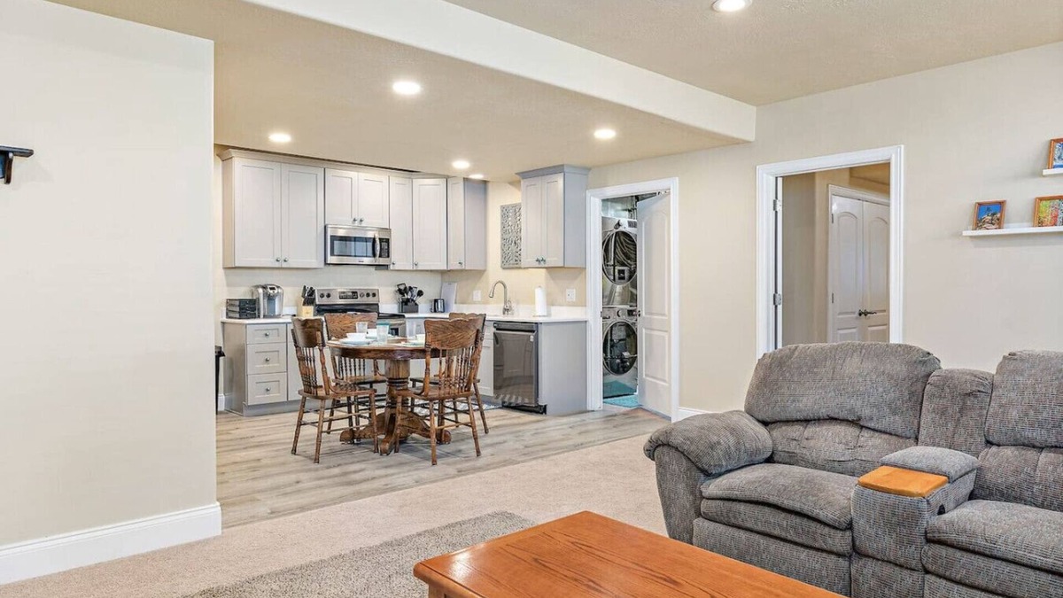 Cedar Hills Apartment | Beautiful Cedar Hills apartment at the base of Majestic Mount and Mt Timpanogos
