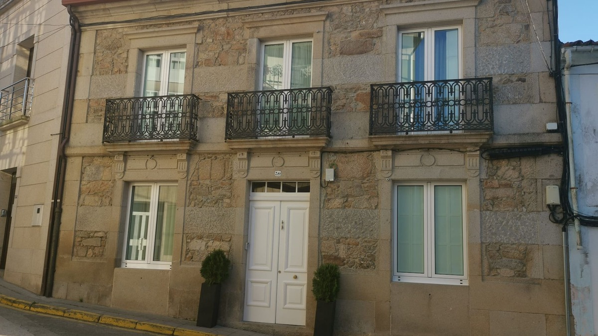 Vilagarcia de Arousa House | Beautiful centennial house recently restored in a privileged location.