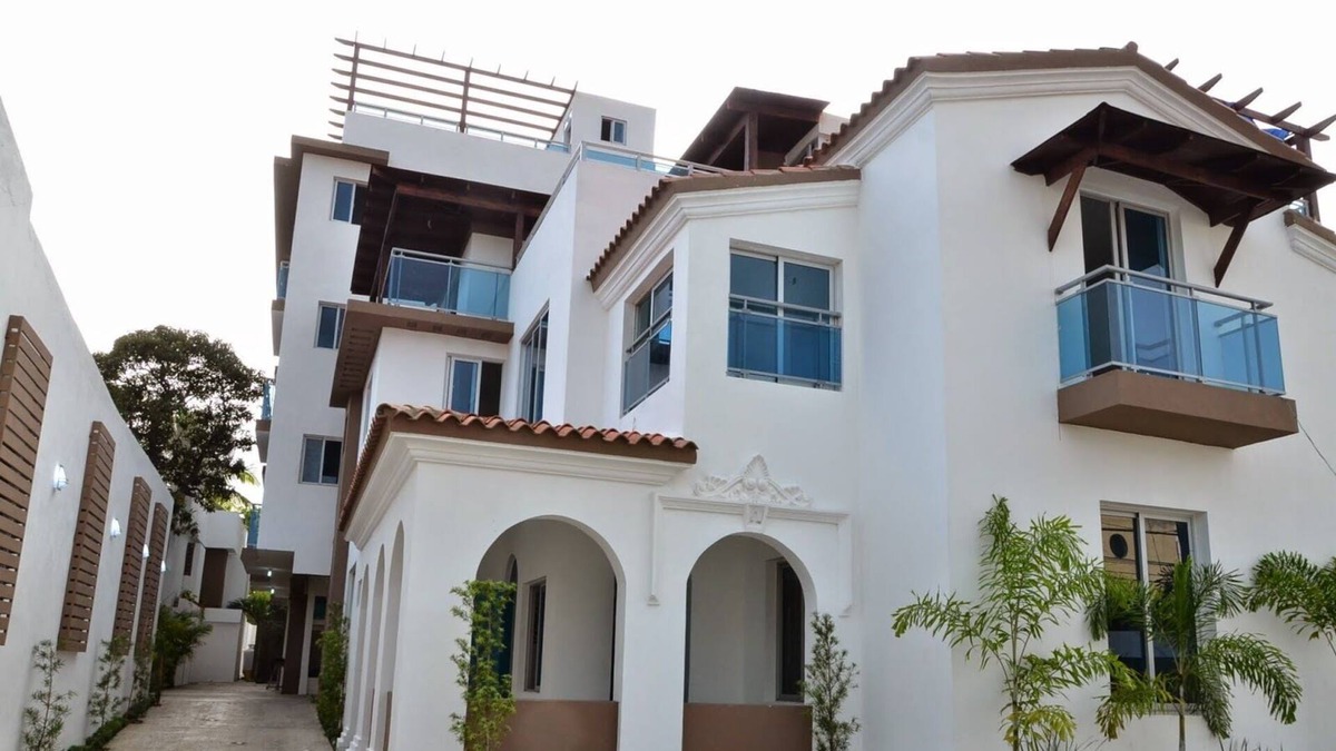 Gascue Apartment | Beautiful chic apartment steps away from Zona Colonia. All Amenities!