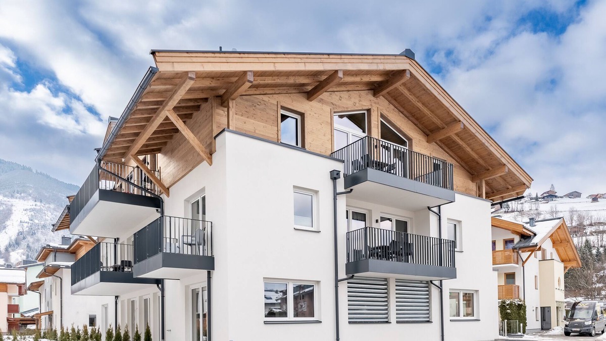 Kaprun Apartment | Beautiful city centre flat with private garden