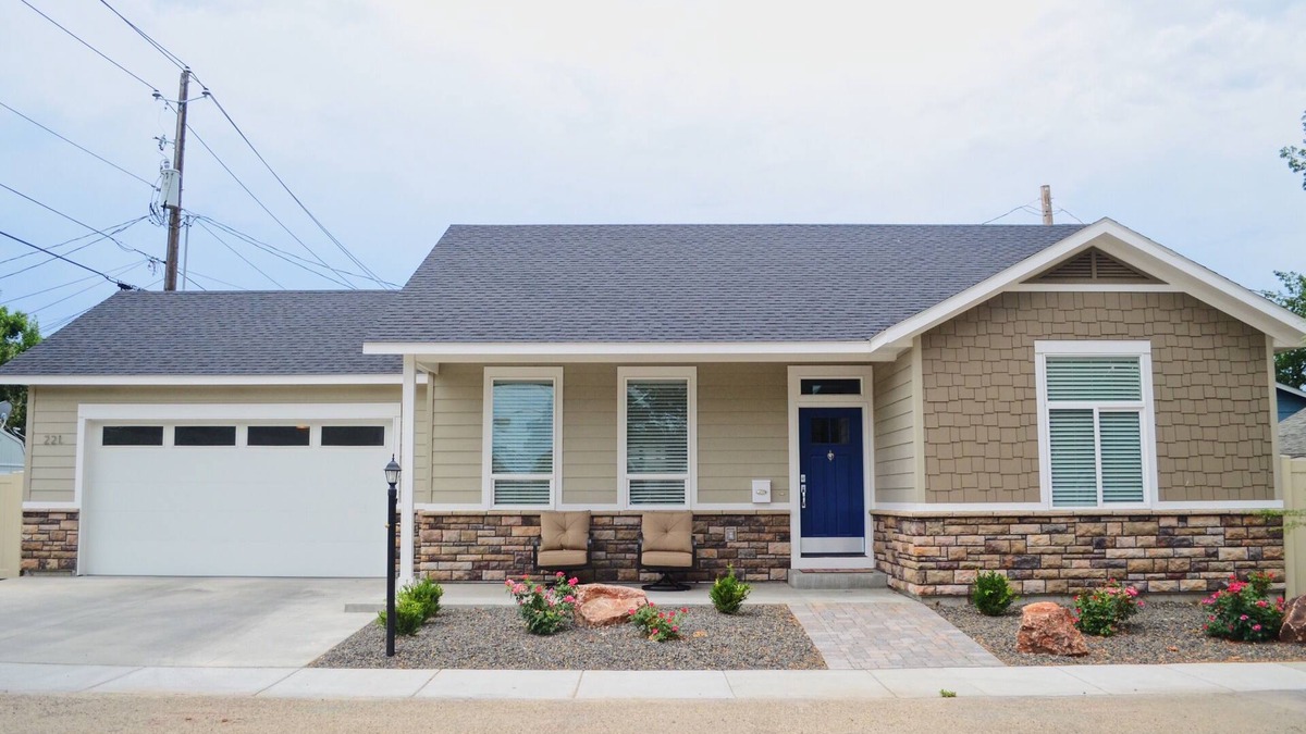 Meridian House | Beautiful & clean 2 Bed/2 bath home in downtown Meridian!