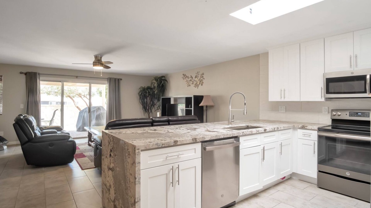 East Mesa House | Beautiful CLEAN Townhome in Mesa - w/Heated Pool and RV Parking available!