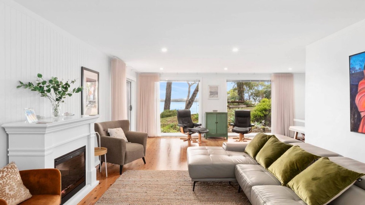 Long Beach House | Beautiful Clifftop home with panoramic views