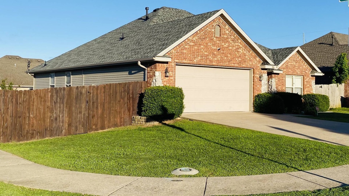 Bentonville House | Beautiful! Close to Museums, MTB Trails, King Bed!