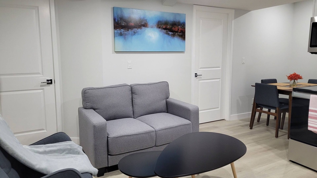 West Edmonton House | Beautiful Comfy Guest Suite in West Edmonton