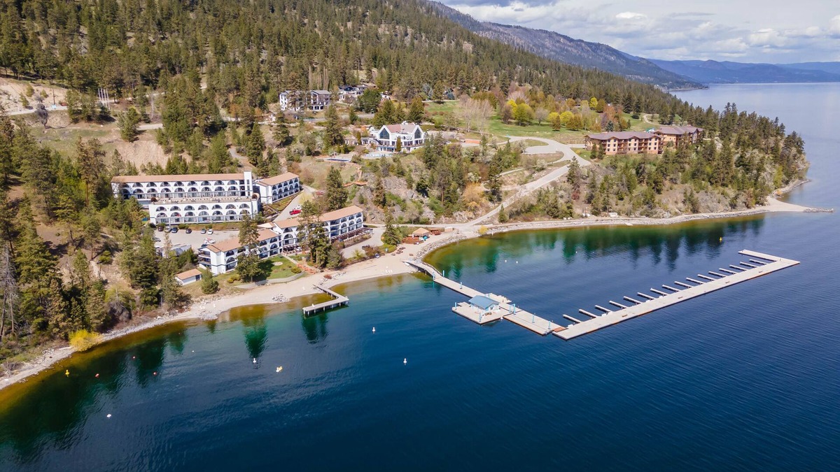 Central Okanagan Condo | Beautiful Condo at Lake Okanagan Resort - 2 min walk to beach!