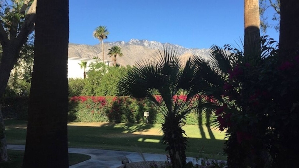Racquet Club Estates Condo | Beautiful Condo in gated desert oasis community in the Heart of Palm Springs
