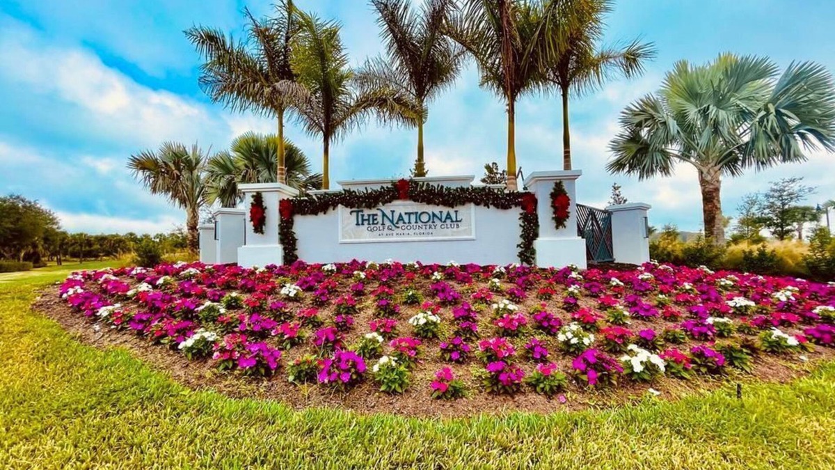 Immokalee Condo | Beautiful Condo located on Golf Course in a 24x7 guarded Gated Community!