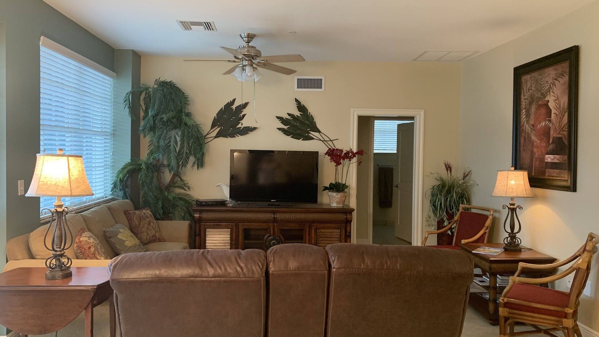 Stuart Condo | Beautiful condo, on the St. Lucie River. You can walk to downtown Stuart.