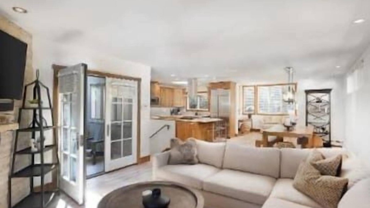 Snowmass Village Apartment | Beautiful Condo Open Floor Plan-Remodeled. Private