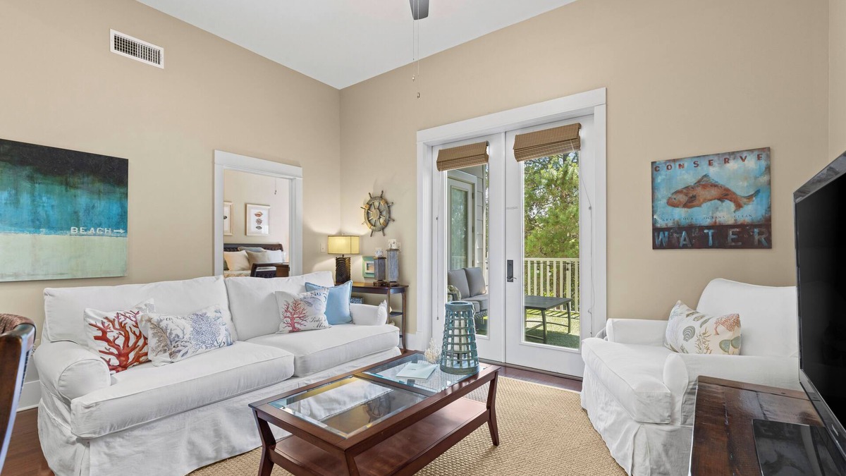 Santa Rosa Beach Condo | BEAUTIFUL CONDO ON 30A FOR 6, ONLY 1 BLOCK TO PRIVATE BEACH ACCESS! POOLS & LAKE