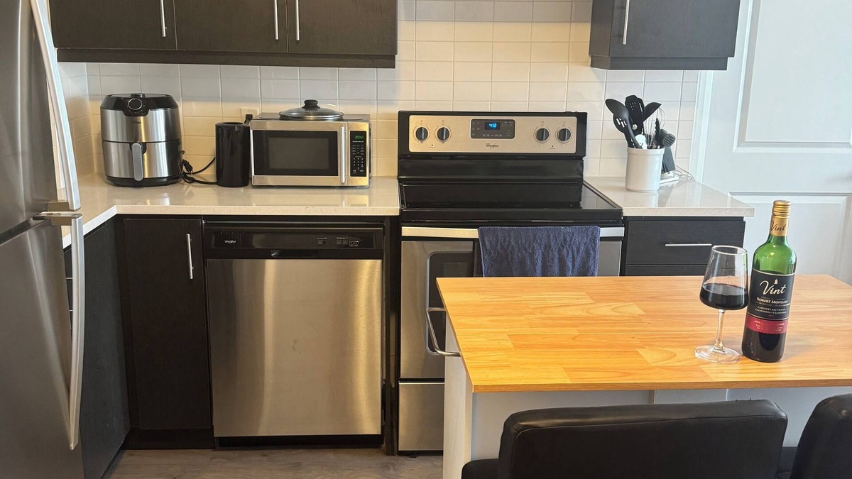 The Queensway Condo | Beautiful Condo with Lake Ontario View