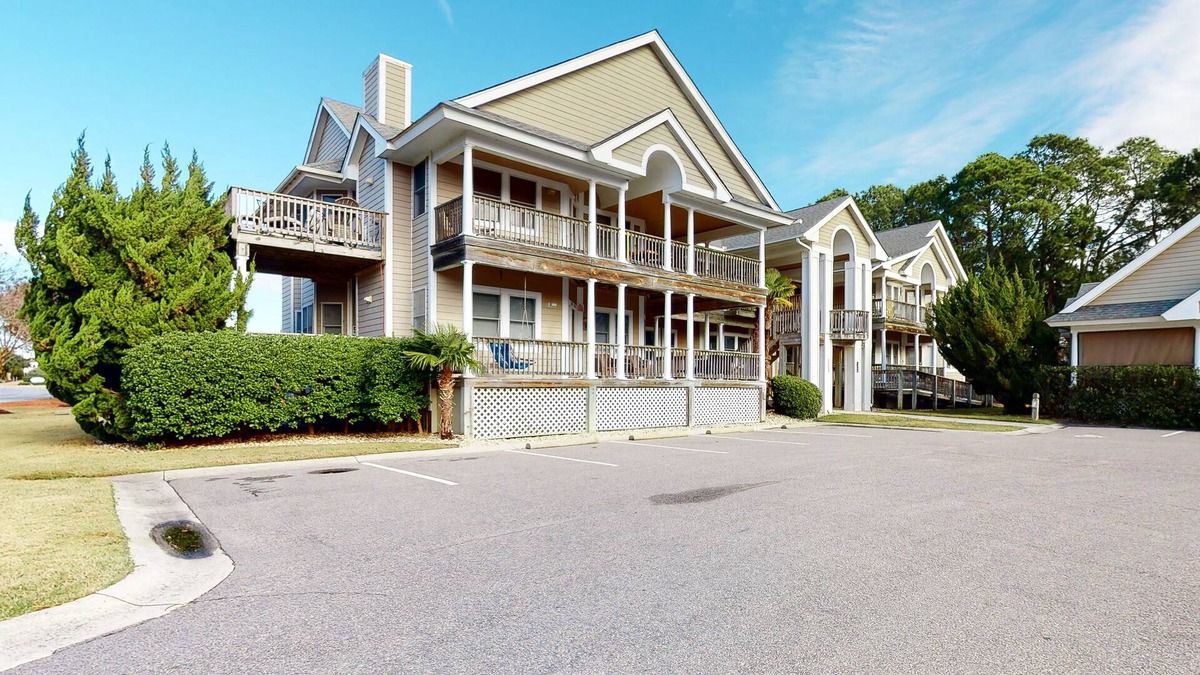 Corolla Light Condo | Beautiful Condo with WiFi, Huge Deck, & Shared Pools and Tennis
