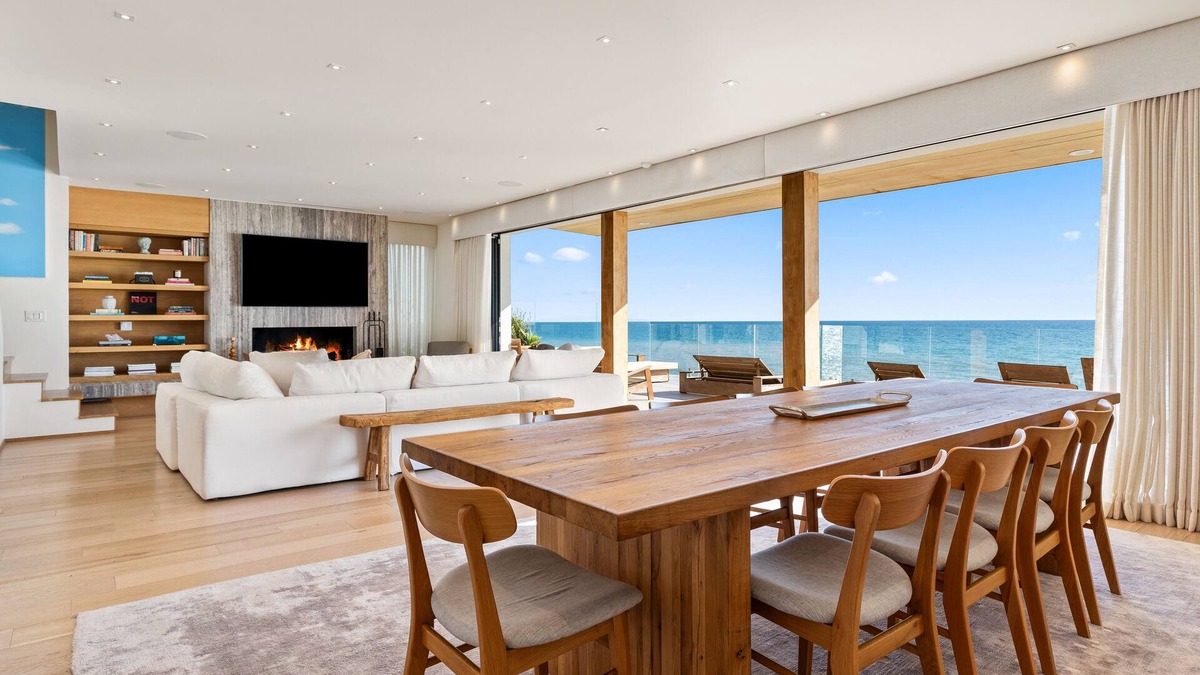 Eastern Malibu Villa | Beautiful, Contemporary Beach House In Malibu
