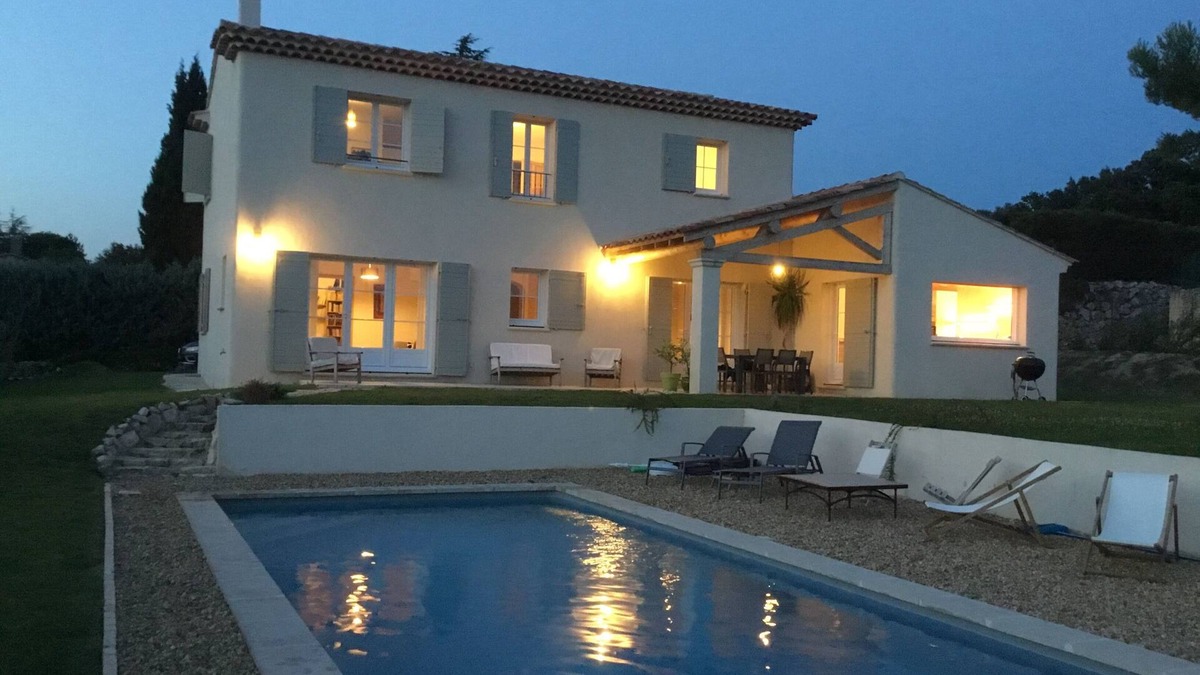 Lagnes Villa | Beautiful contemporary farmhouse in Provence with swimming pool