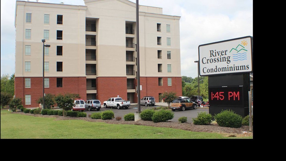 Sevierville Condo | BEAUTIFUL&CONVENIENT.RIVERFRONT&MOUNTAIN VIEW. (ONLINE BOOKING) FREE CLEANING