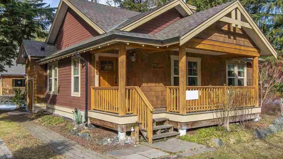 Lindell Beach Cottage | Beautiful Cottage in Resort Style Gated Community!