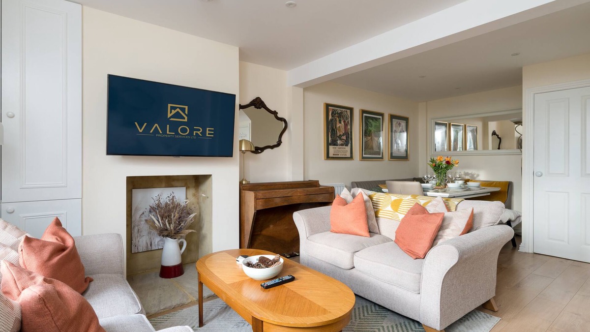 Milton Keynes House | Beautiful cottage style 3-bed, Free Parking, Wi-Fi