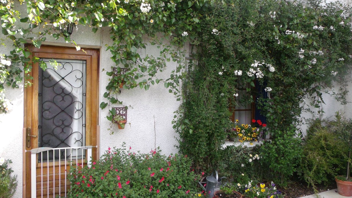 Moussac Cottage | Beautiful Cottage. Enclosed Garden. Pets Welcome