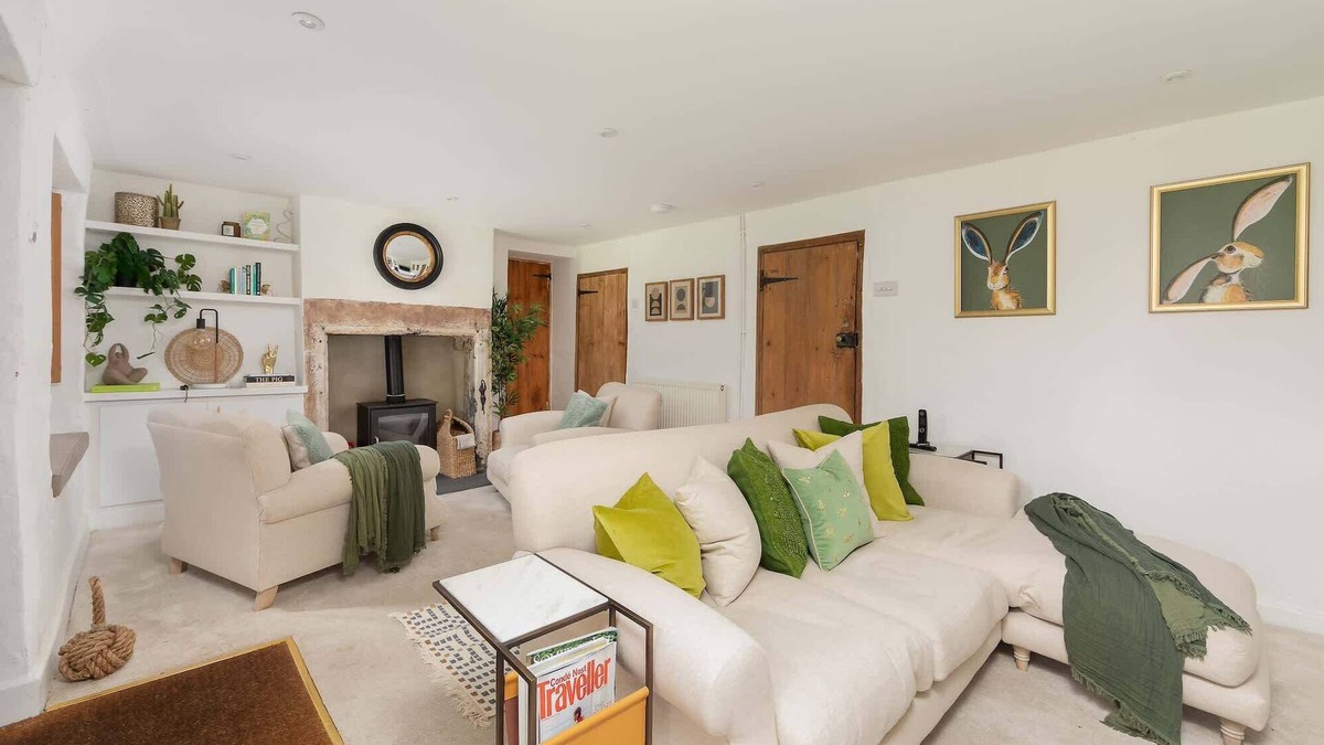 Chilcompton House | Beautiful Cottage nr Mendip Hills, Private Parking