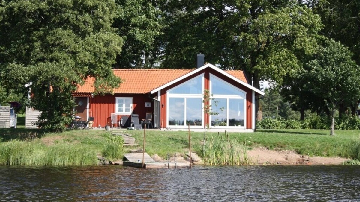 Vrigstad Cottage | Beautiful cottage just a few meters from the lake
