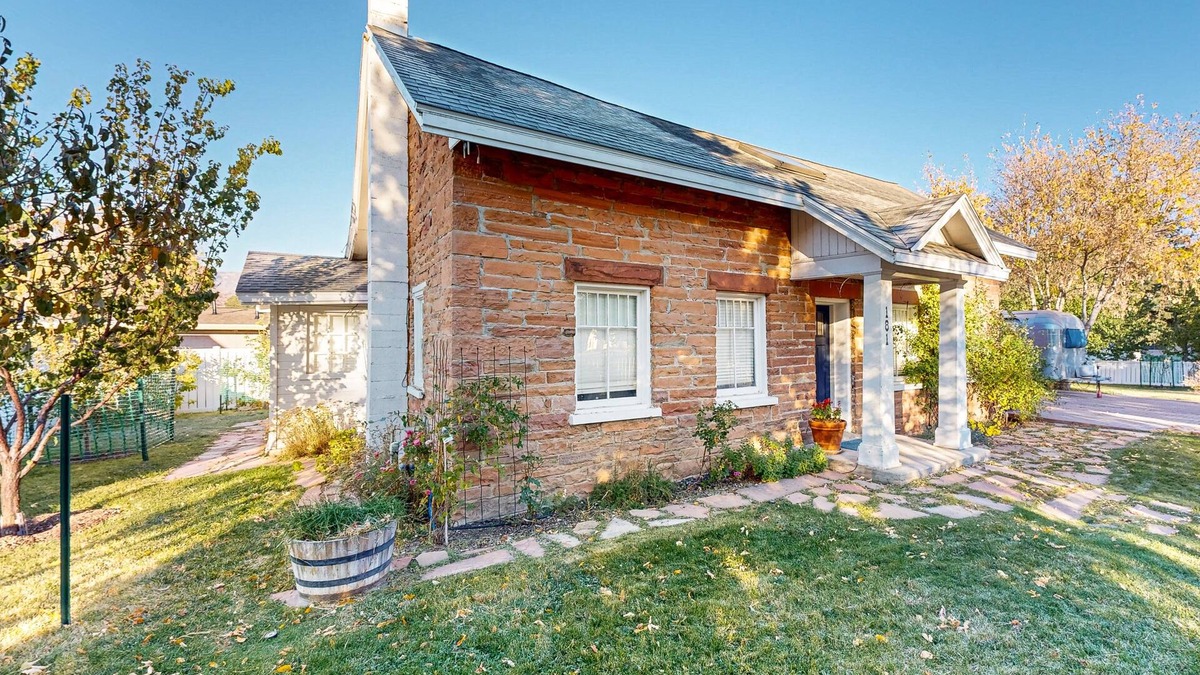 Heber House | Beautiful cottage with mountain views, wifi + hear outdoor activities