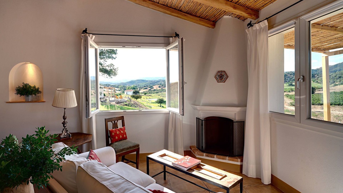 Galtelli Cottage | Beautiful cottage with stunning stunning views and pool (Pira)