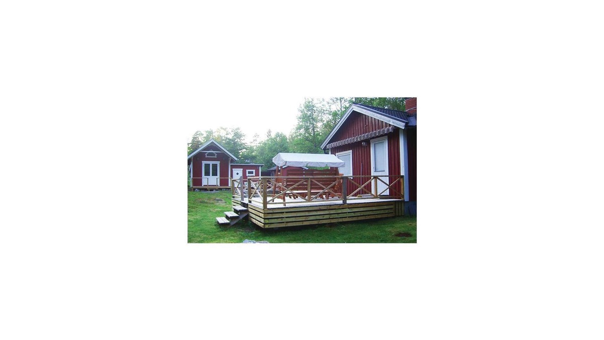 Musko House | Beautiful cottage with large balconies and awning on Muskö and near Nynäshamn.