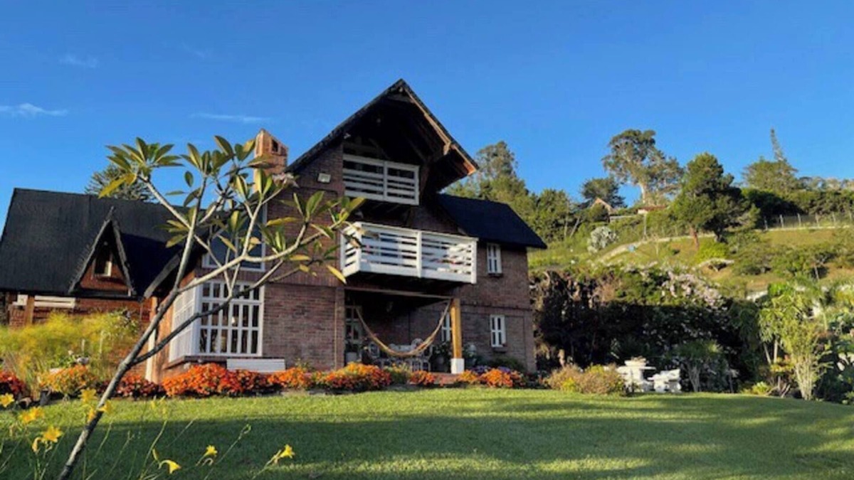 Calima House | Beautiful country house just a few minutes walk away from the lake Calima