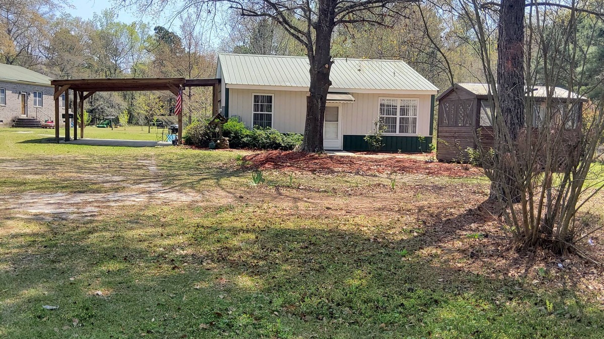 Orangeburg County Cottage | Beautiful country cottage with ease of access! Minutes to I-26, I-95 and Hwy 301