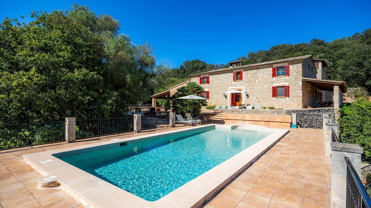 Arta Villa | Beautiful Country Estate "Hort den Salat" with Pool, Wi-Fi and Garden
