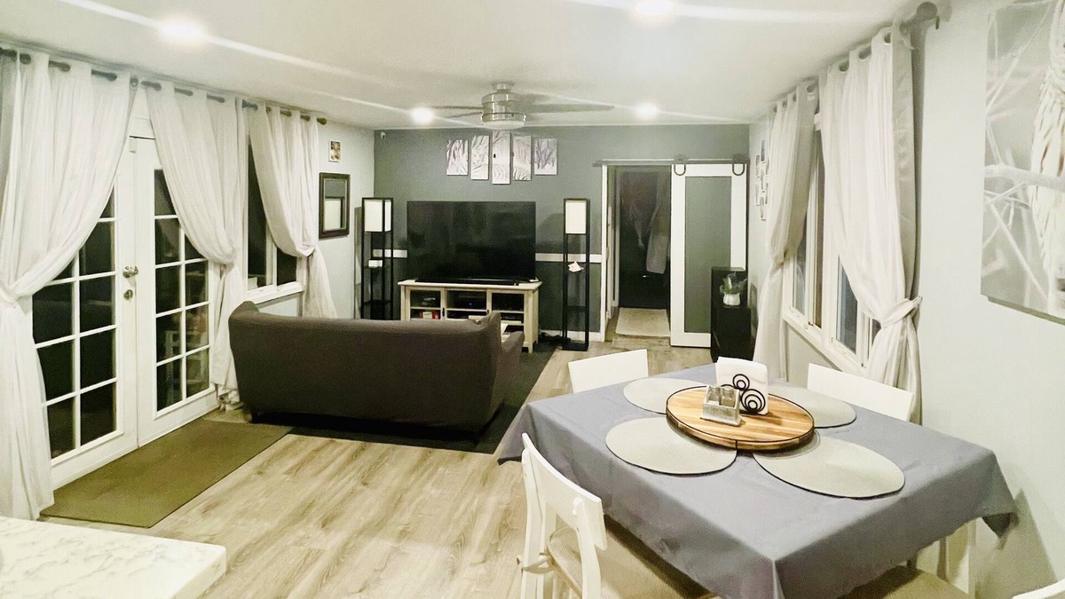Ka'a'awa House | Beautiful Country Living 3-Bedroom Home with Patio- 30 Day Hawaii Rental