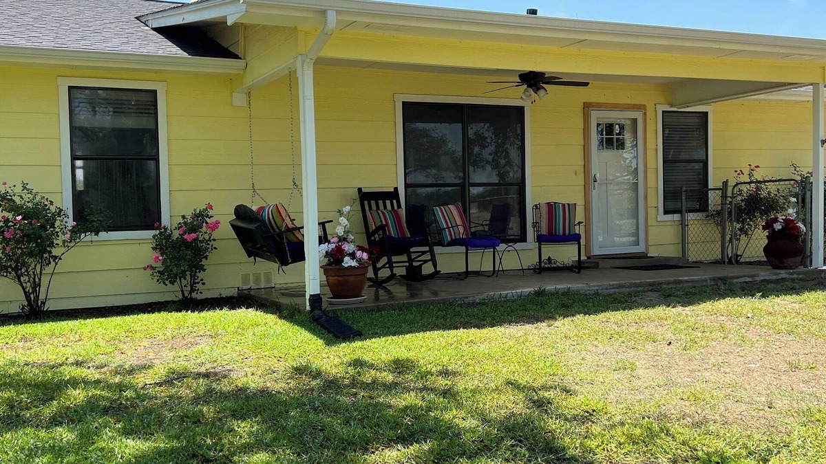 Weatherford House | Beautiful country views minutes from Weatherford, Fort Worth and wedding venues