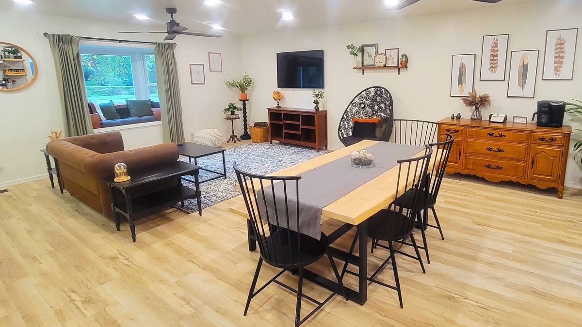 Oberlin House | Beautiful, Cozy, and Spacious home- 3 mins from downtown