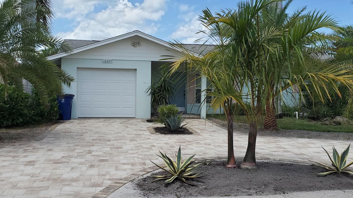 Bokeelia House | Beautiful, cozy, clean & fresh house on a canal with private ramp, spce to moore