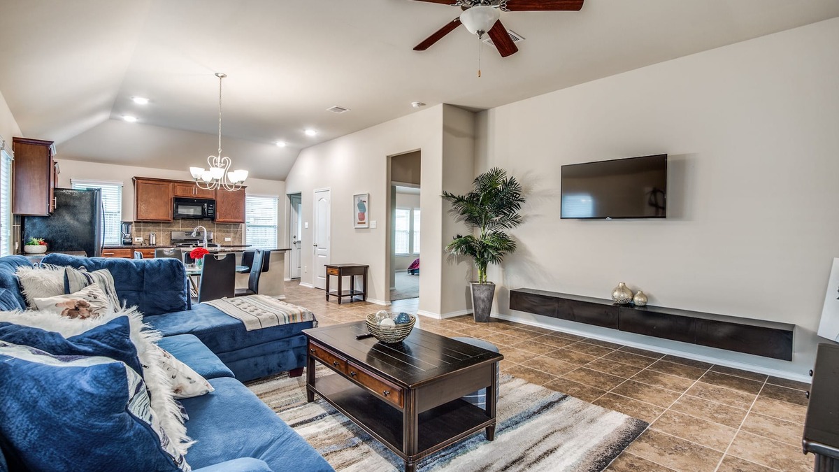 Houston House | Beautiful cozy home in a peaceful neighborhood!