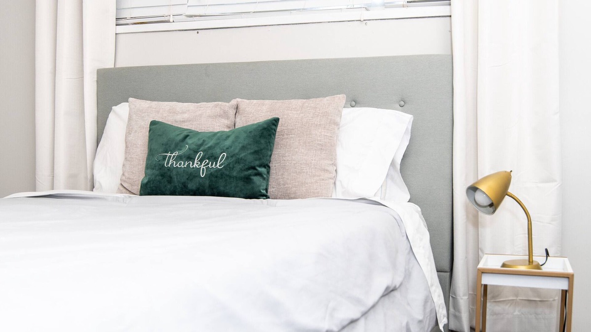 College Park House | Beautiful Cozy Home away Home 5 min From Airport/Downtown Atlanta