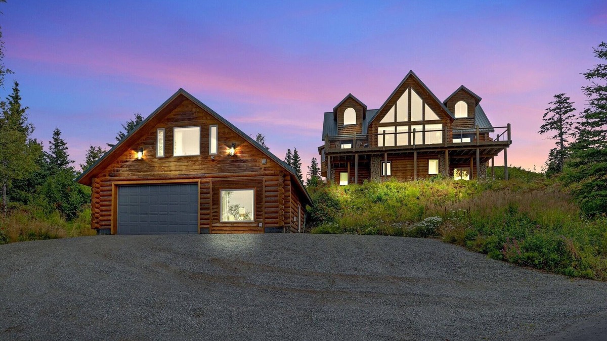 Rabbit Creek Ski Chalet | Beautiful Cozy, Peaceful chalet with AC in Anchorage