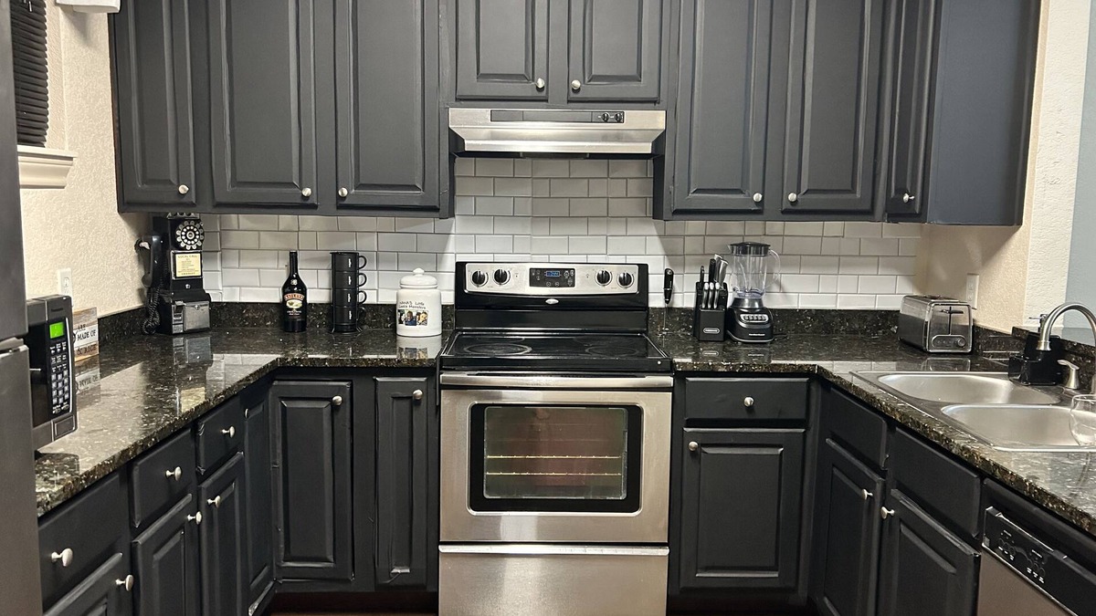 St. Bernard Area House | Beautiful Cozy Townhome 5 mins from Downtown New Orleans!