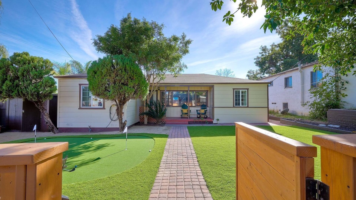 Lemon Grove House | Beautiful Craftsman home w/putting green, king size bed-10 min from Balboa Park