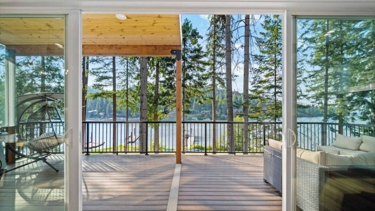 Coeur d'Alene House | BEAUTIFUL CUSTOM LAKE COUER D ALENE WATERFRONT HOUSE WITH JACUZZI