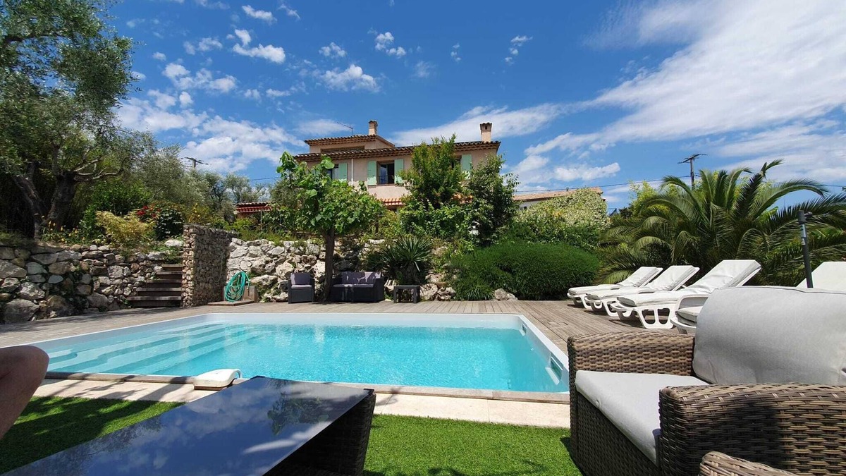 La Gaude Villa | Beautiful detached villa with private heated pool near Vence