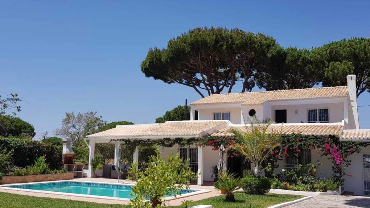 Vilamoura Apartment | Beautiful detached villa,four bedrooms, private heatable pool,in a tranquil area