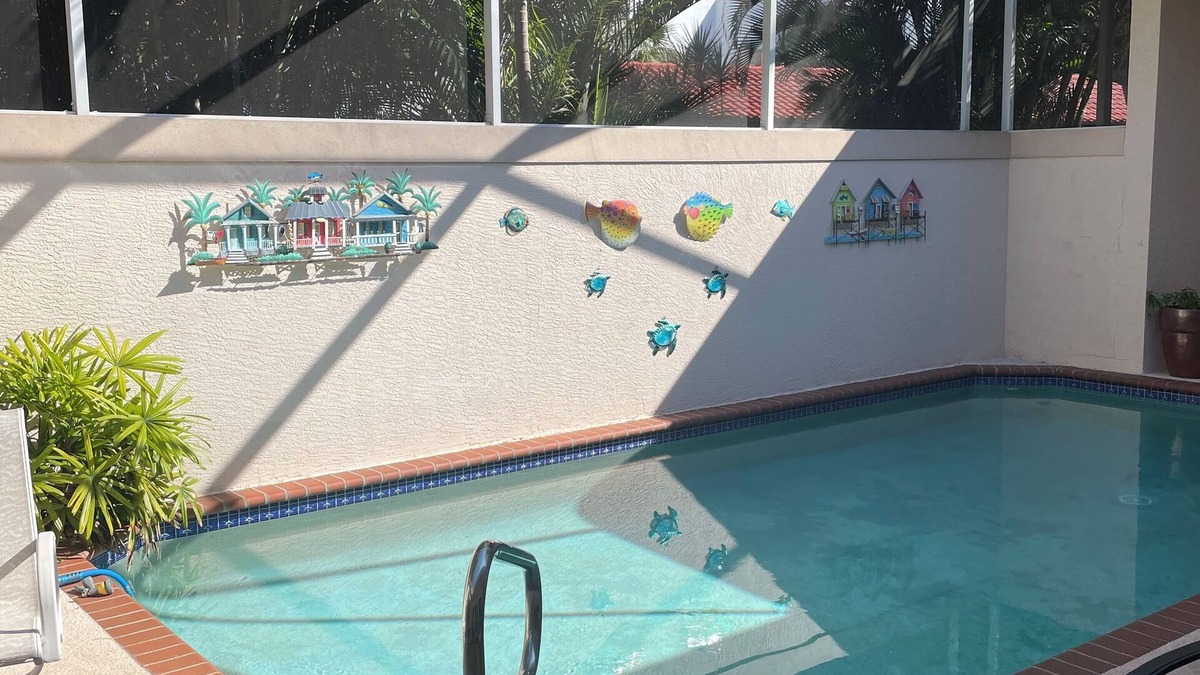 Iona Villa | Beautiful dog friendly slice of paradise located on a canal in Fort Myers.